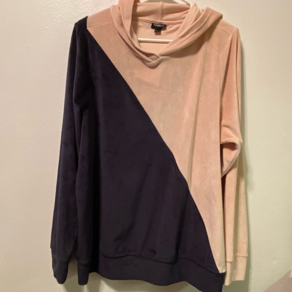Torrid Top Hooded Women’s  2 (2X) Long Sleeve‎ Sweatshirt Soft Preppy Clueless